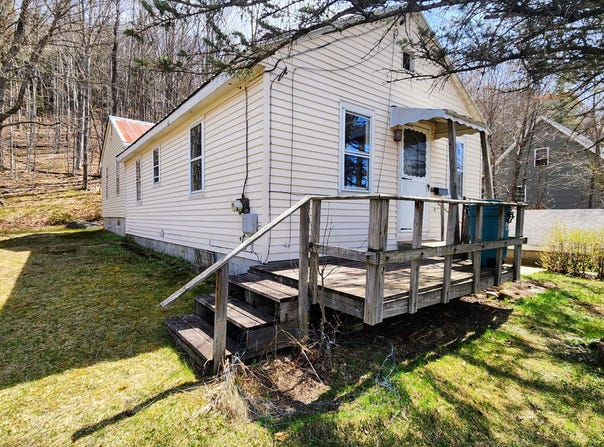 34 Chase Avenue, Mexico, ME 04257