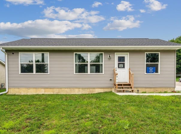 615 5th ST NE, Independence, IA 50644