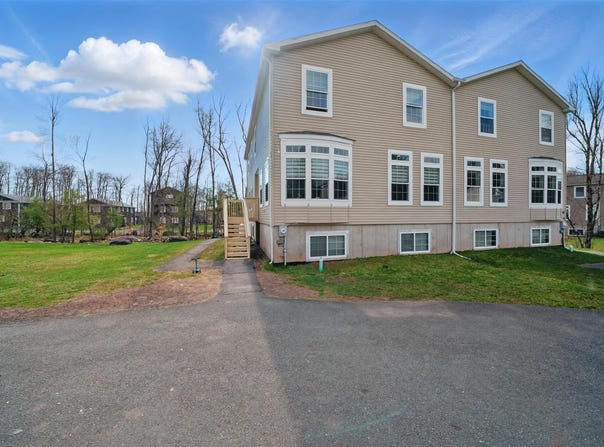 32 Countryside Way, Fallsburg, NY 12733