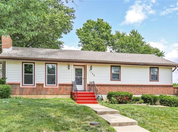1139 N Walker Lane, Olathe, KS 66061