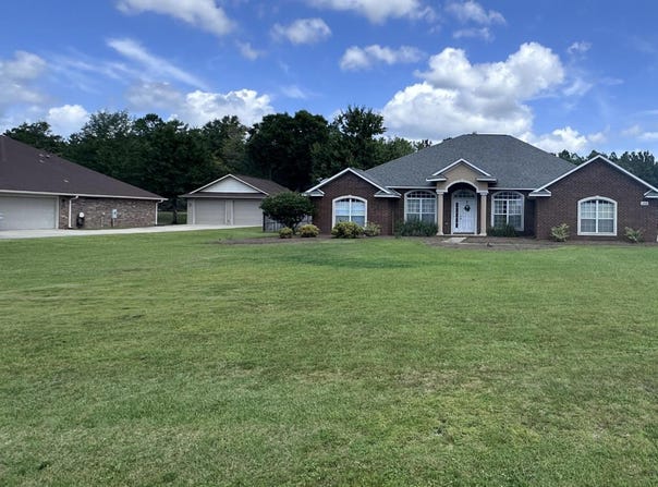2900 Wallace Lake Road, Pace, FL 32571