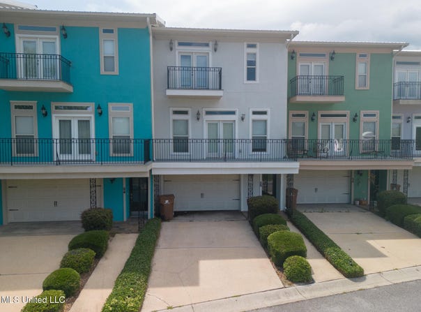 25 Oak Alley Lane, Long Beach, MS 39560