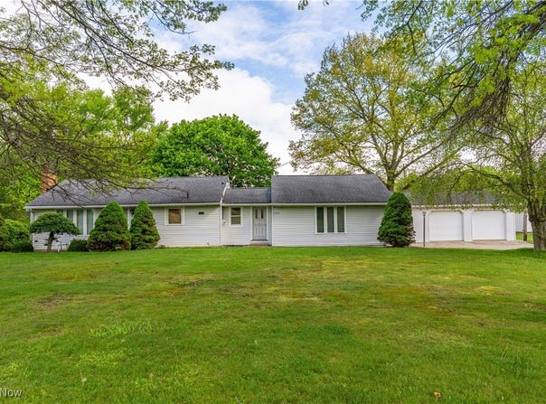 7251 Minerva Road SE, Waynesburg, OH 44688