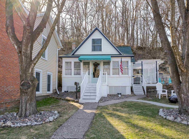 512 Dewey, GALENA, IL 61036
