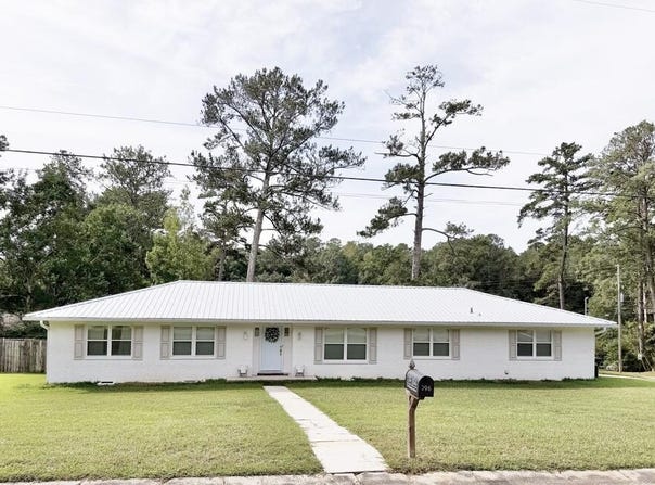 296 Woodland Hills Dr., OZARK, AL 36360