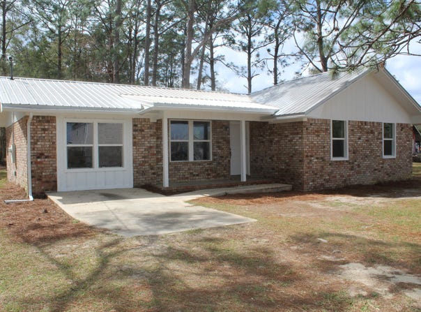 160 Sue Lane, DeFuniak Springs, FL 32435