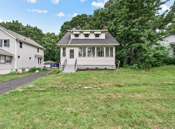 1595 Hillcrest Street, Akron, OH 44314