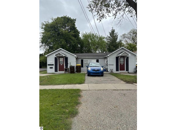 817 Crosslanes Street, Mt Pleasant, MI 48858