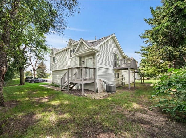 885 70th Avenue N, Brooklyn Center, MN 55430