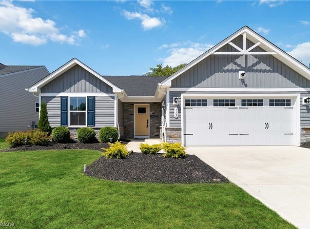 113 W Spring Drive, Elyria, OH 44035
