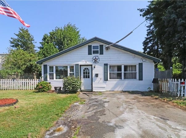 10 Woolsey Road, Middletown, RI 02842
