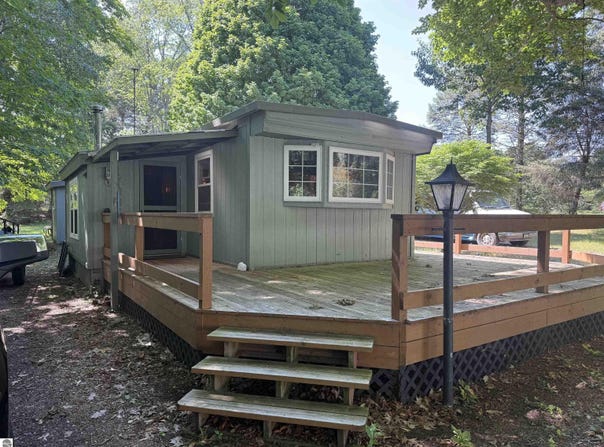 17034 Third Street, Arcadia, MI 49613-5127