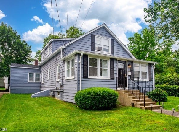 174 Maplewood Ave, Clifton City, NJ 07013-1157