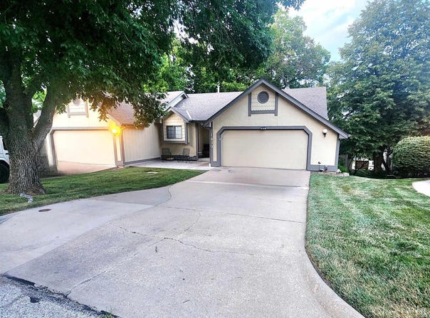 1439 Applegate Court, Lawrence, KS 66049