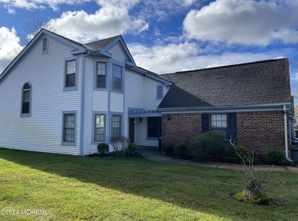 5 Gimbel Place, Oakhurst, NJ 07755