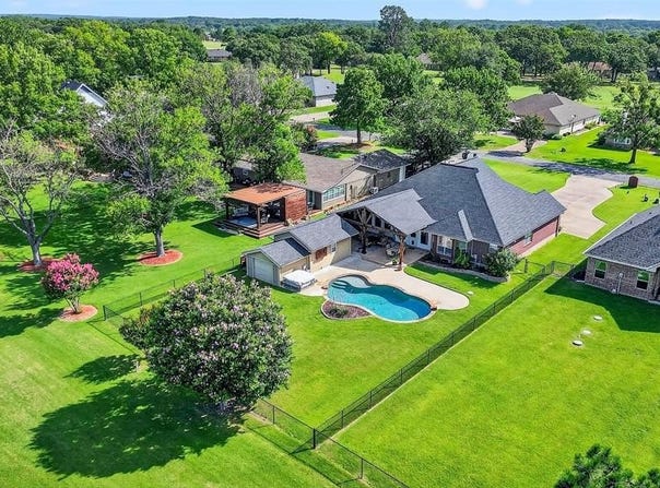 306 Navajo Trail, Lake Kiowa, TX 76240