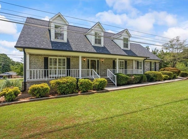 3906 Laurens Ln, Snellville, GA 30039