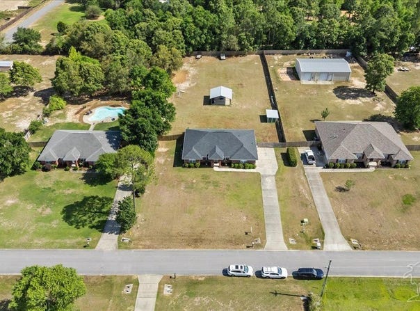 2863 Wallace Lake Rd, Pace, FL 32571