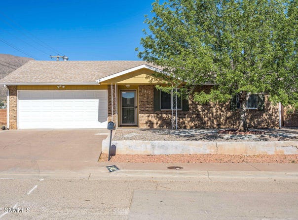 2412 Iowa Avenue, Alamogordo, NM 88310