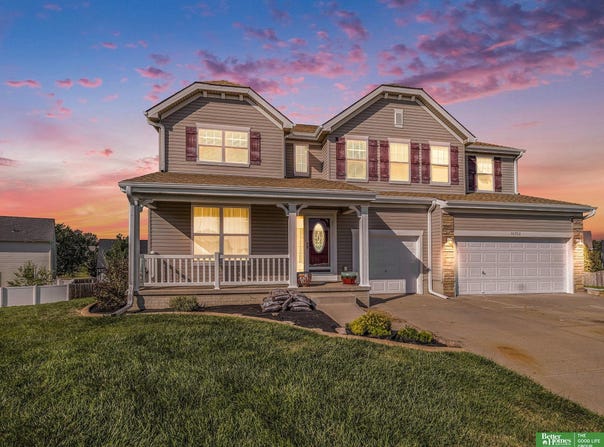 15752 Howell Circle, Bennington, NE 68007
