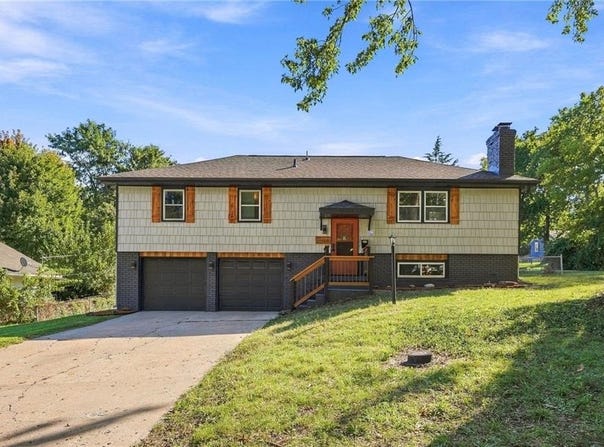 8915 E 57TH Street, Raytown, MO 64133