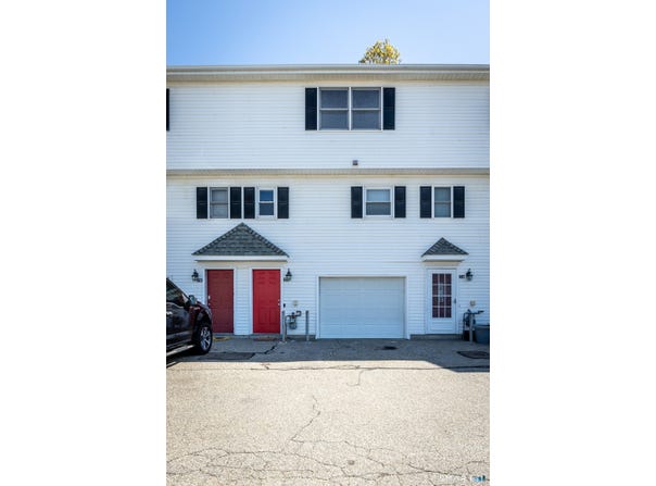 75 Commodore Commons, Derby, CT 06418