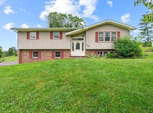 723 Meadow Dr, Marion, VA 24354