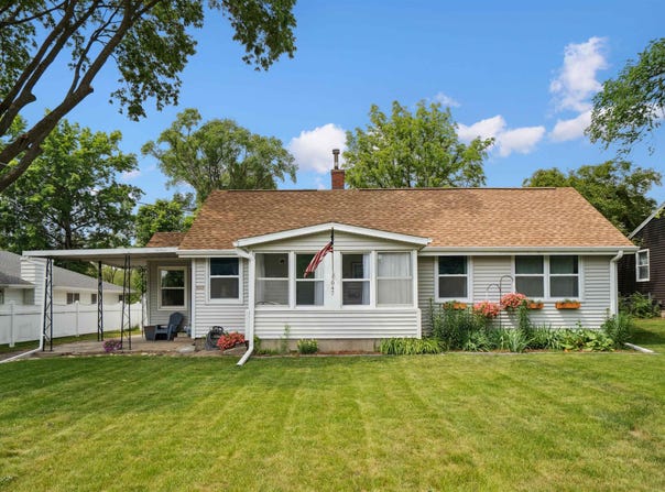 5047 Lafayette Road, Elk Run Heights, IA 50707