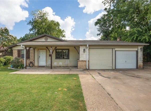 520 Giles Avenue, Crowley, TX 76036