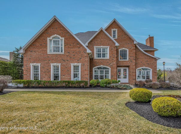 314 Glenmaura Drive, Moosic, PA 18507