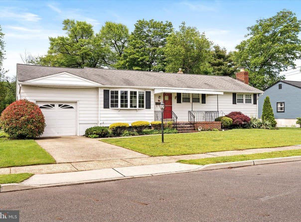 10 WHITMAN ROAD, HAMILTON, NJ 08619