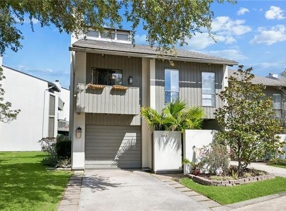 106 TCHEFUNCTE OAKS Drive, Mandeville, LA 70471