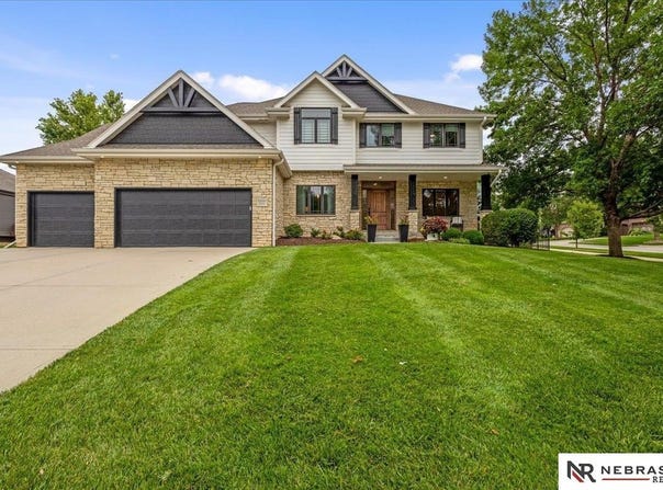 10222 Edna Avenue, La Vista, NE 68128