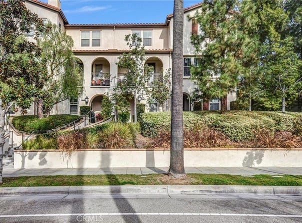 827 E Promenade, Azusa, CA 91702