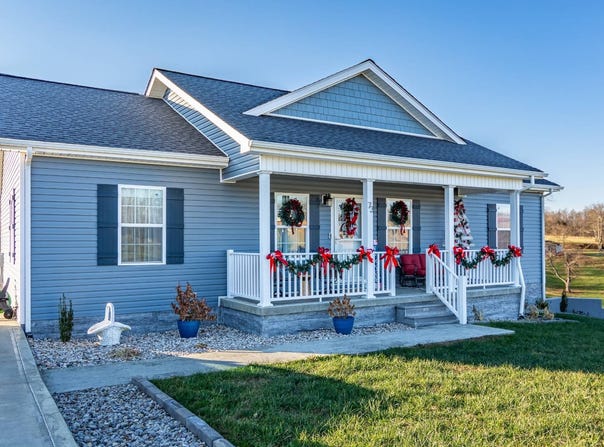 73 Pleasant View Dr, Albany, KY 42602