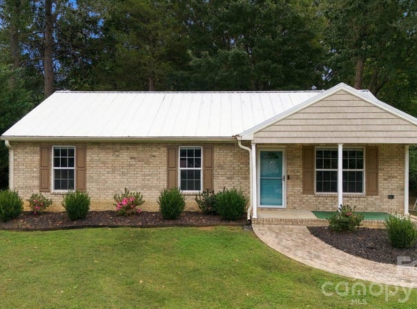 203 Crestview Drive, Thomasville, NC 27360