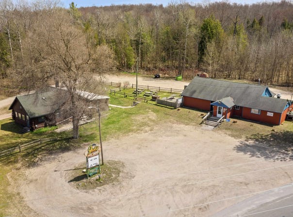 15015 US-31 S, Beulah, MI 49617