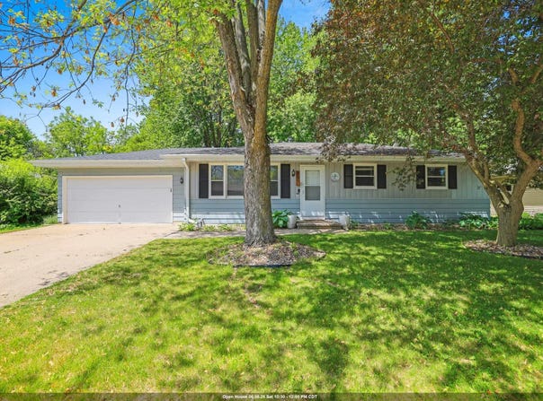 89 HILLOCK Court, APPLETON, WI 54914-1326