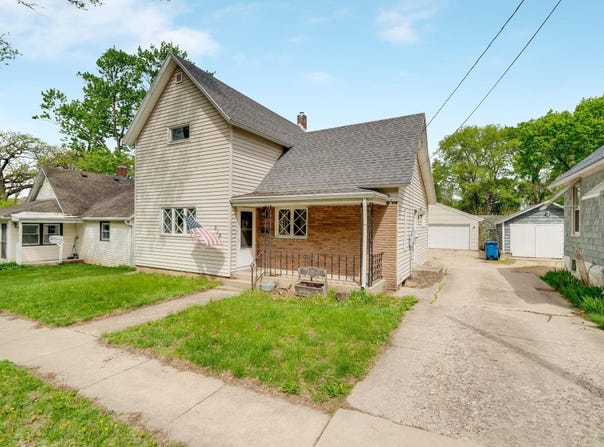 519 W 8th, DIXON, IL 61021
