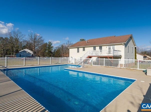43 DOGWOOD RD, STUARTS DRAFT, VA 24477