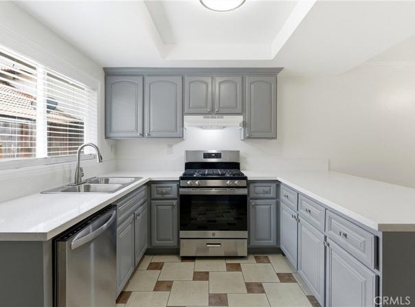 7082 Heil Ave, Huntington Beach, CA 92647