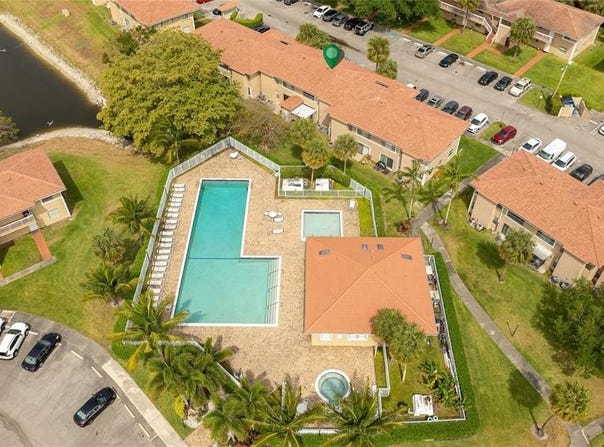 10070 Twin Lakes Dr, Coral Springs, FL 33071