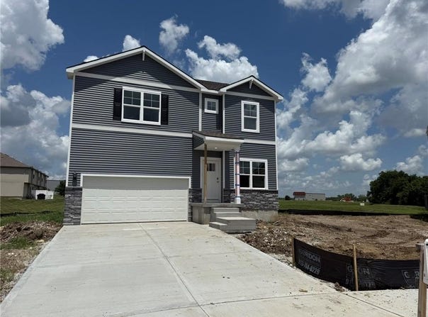 11018 E Ridge Court, Peculiar, MO 64078