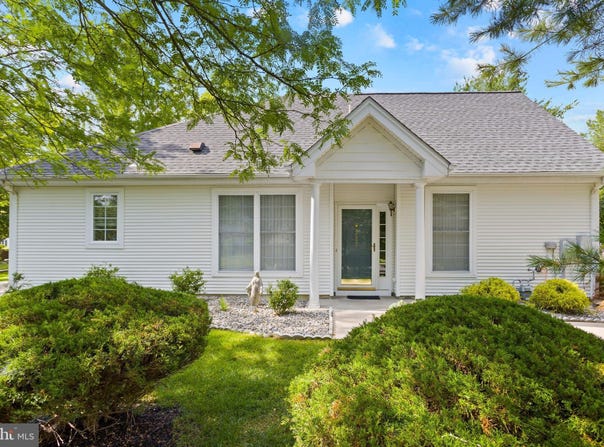 227 BURHOLME DRIVE, HAMILTON, NJ 08691