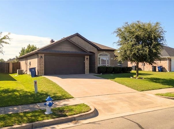 944 Thistle Meade, Burleson, TX 76028