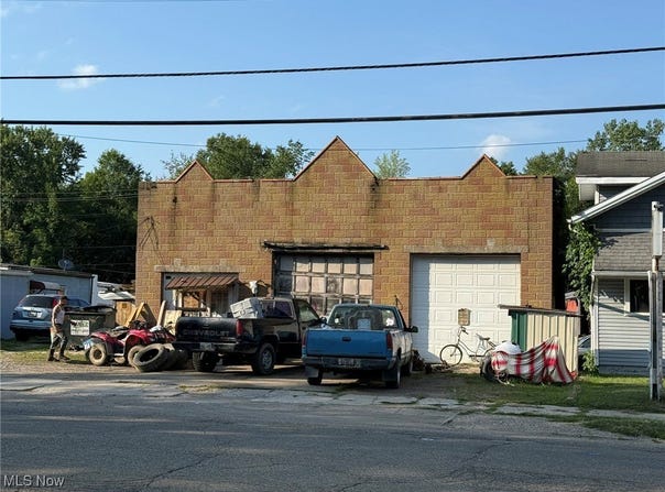 1003 Trenton Avenue, Uhrichsville, OH 44683