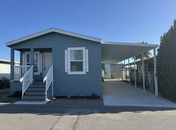 725 W Thornton Ave, Hemet, CA 92543