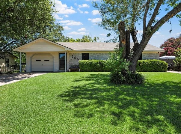 206 W Foster Drive, Robinson, TX 76706