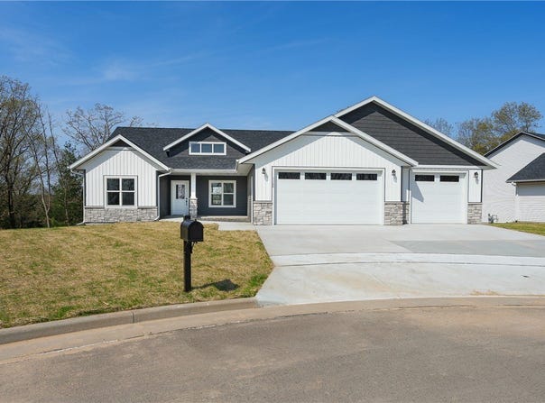 1122 Craven Court, Eau Claire, WI 54703