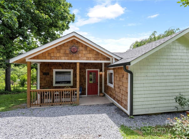 111 Altamahaw Avenue, Black Mountain, NC 28711